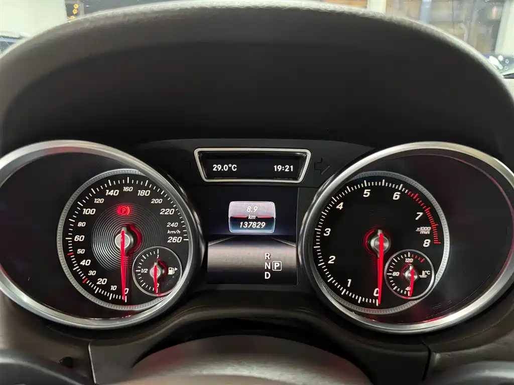 Mercedes-Benz GLE 2017 GLE 320 4MATIC Luxury фото 13