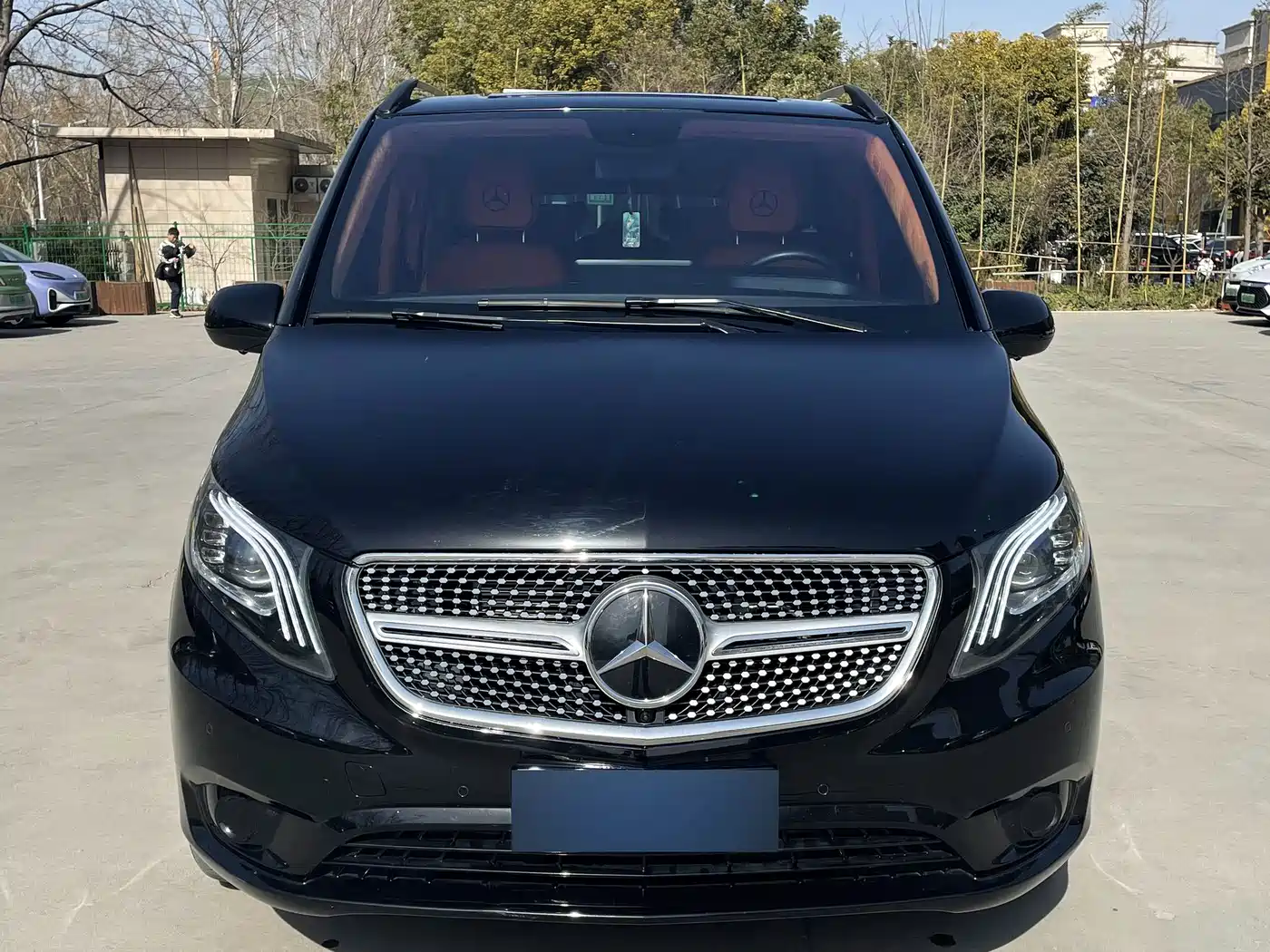 Mercedes-Benz Vito 2023 2.0T Business 7-Seater фото 2