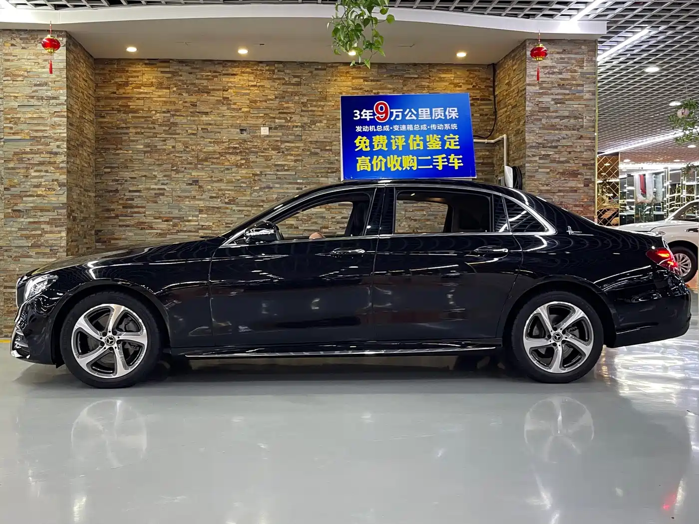 Фото 3 - Mercedes-Benz E-Class