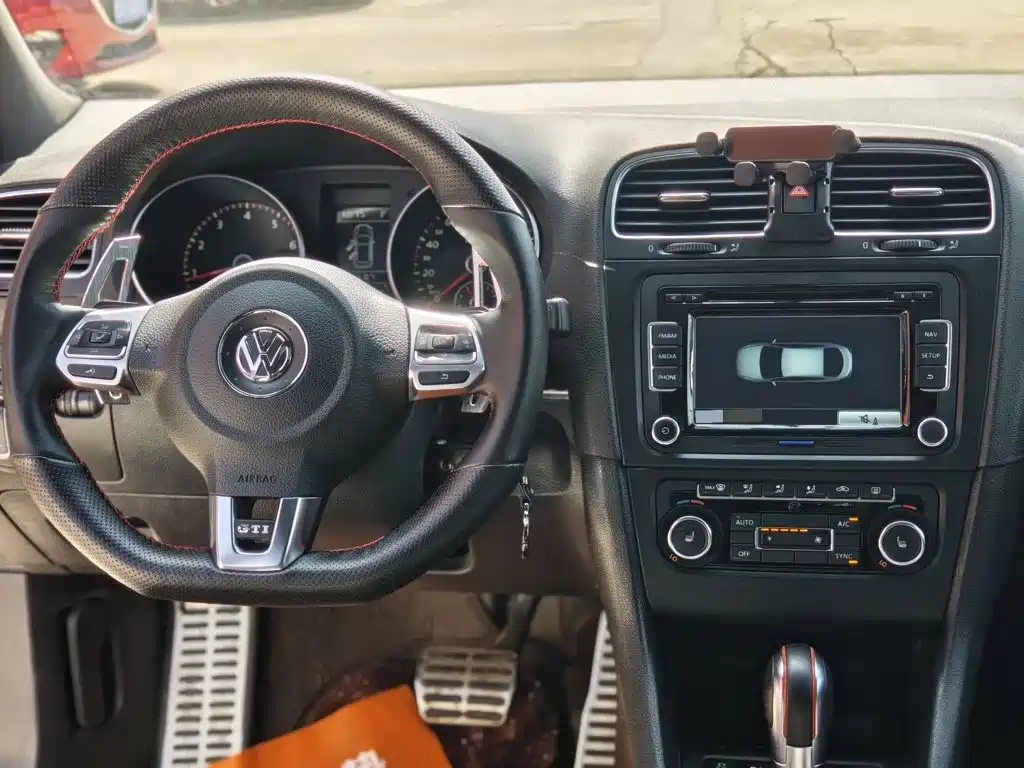 صورة 7 - Volkswagen Golf GTI