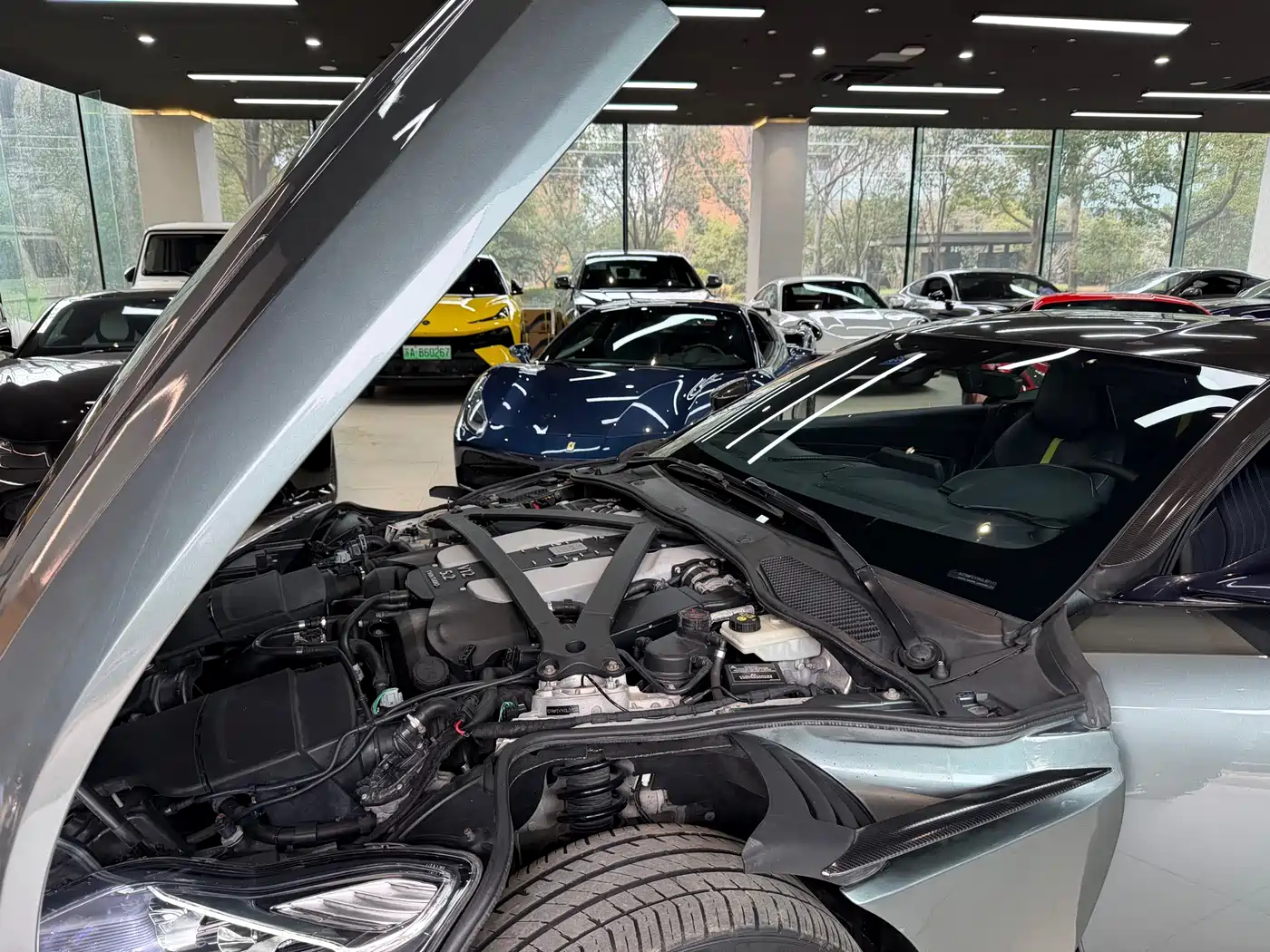 Aston Martin DB11 2019 AMR Glory Limited Edition фото 9