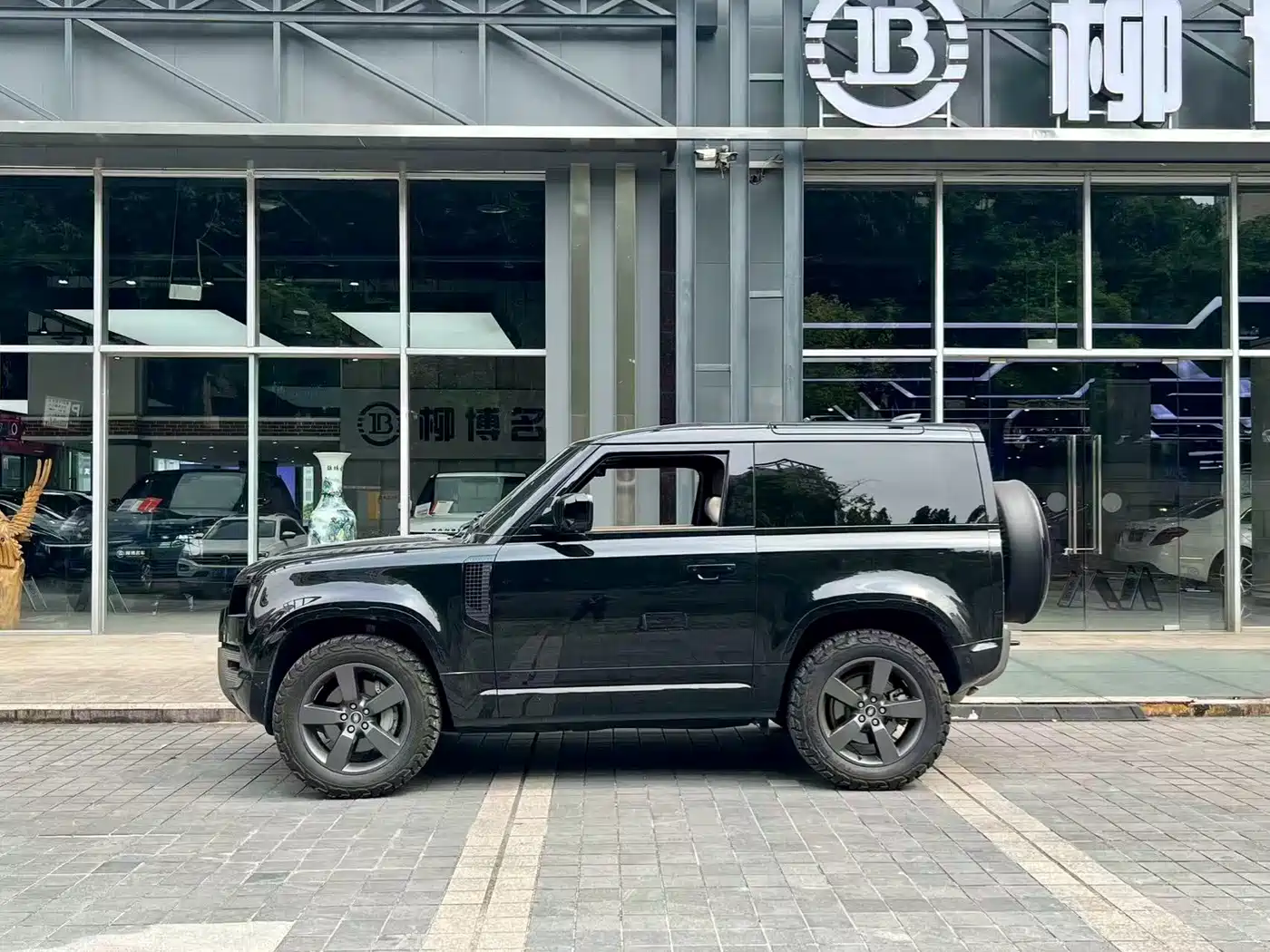 Photo 7 - Land Rover Defender