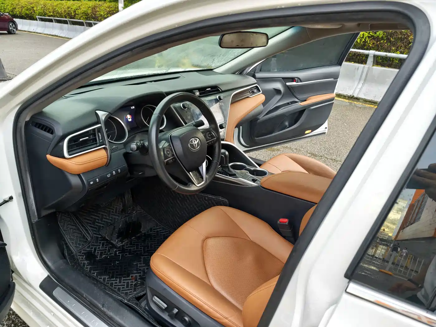 Фото 6 - Toyota Camry