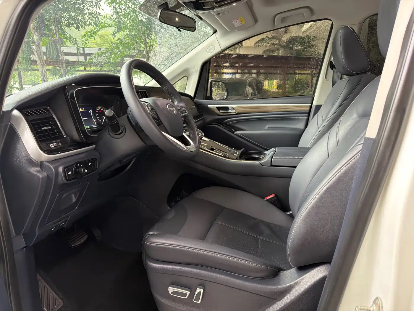 GAC Trumpchi Trumpchi M8 2025 2024 Leadershow Series 390T Premium Edition