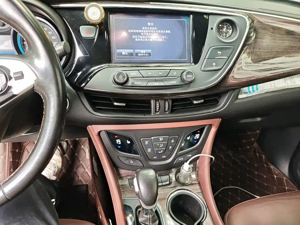 Фото 14 - Buick Envision Plus