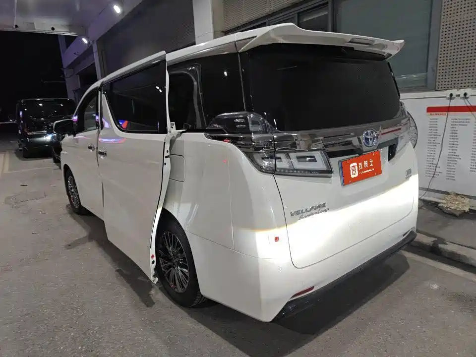 Фото 6 - Toyota Vellfire