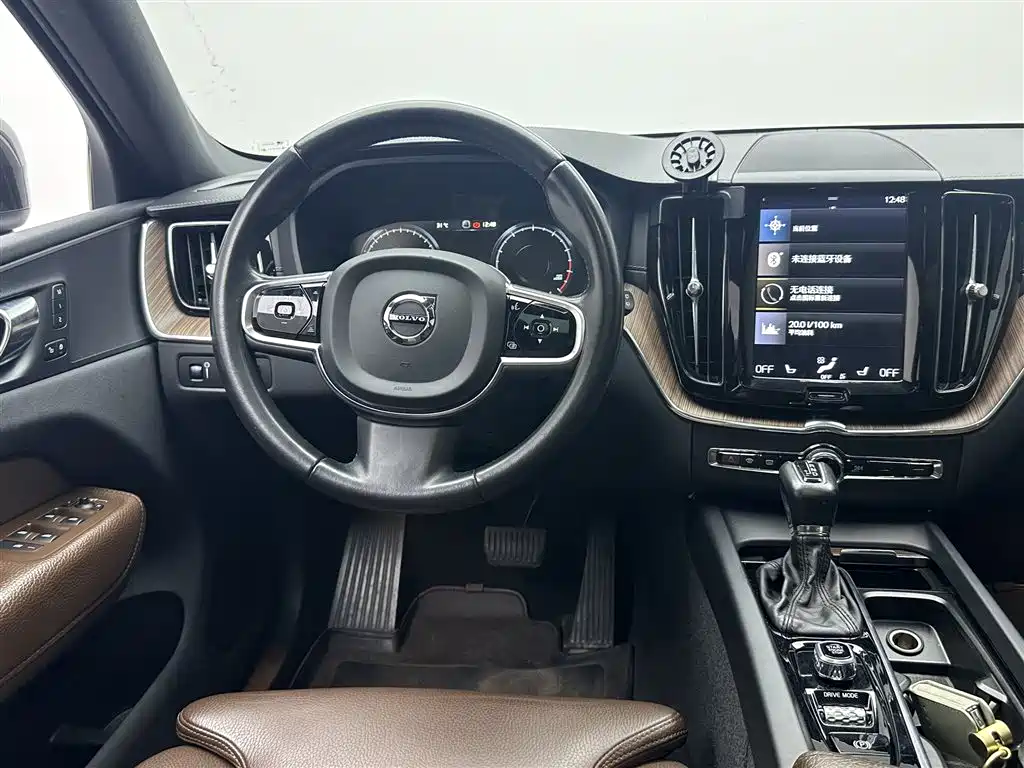 Фото 10 - Volvo XC60