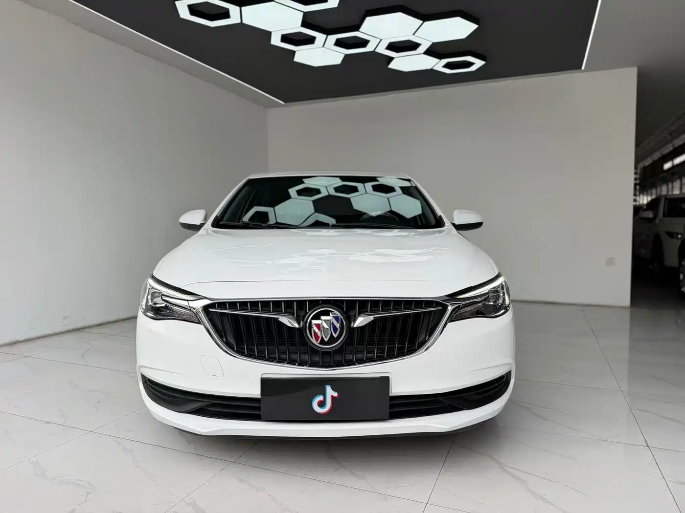 Buick Excelle 2021 Exemplar 1.5L Auto Elite фото 2
