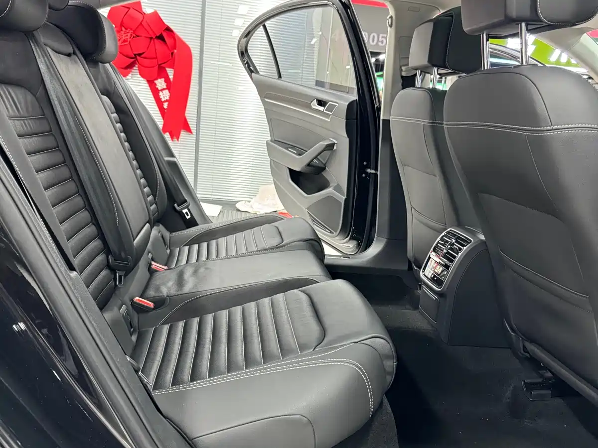 Volkswagen Magotan 2021 330TSI DSG 30th Anniversary Edition фото 19