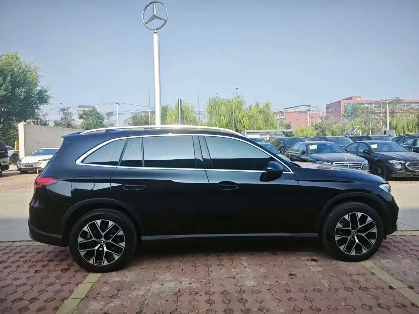 Photo 7 - Mercedes-Benz GLC