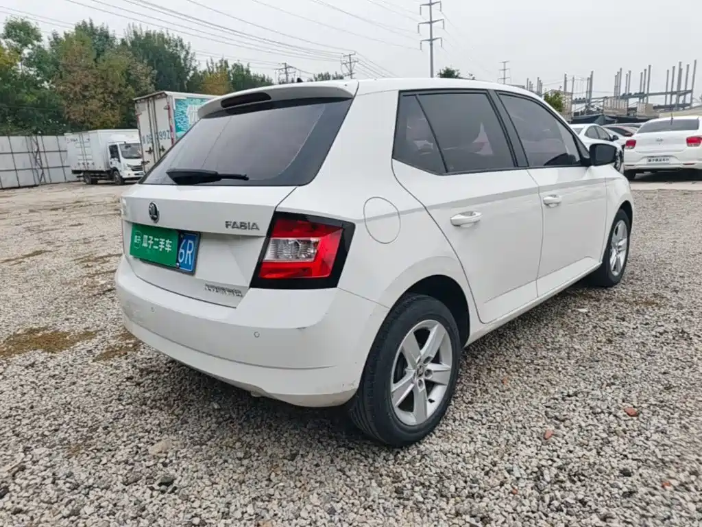 Škoda Fabia 2019 2017 1.4L Auto Car Enjoy Edition