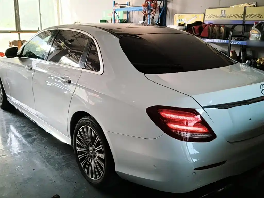 Фото 5 - Mercedes-Benz E-Class