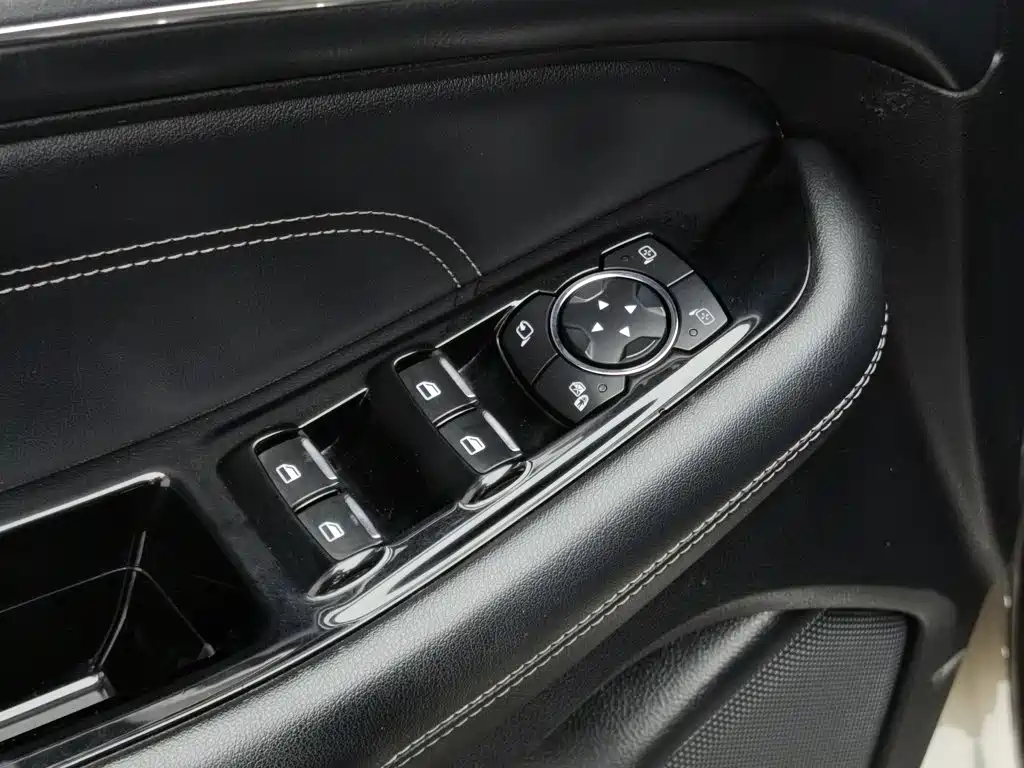 Photo 9 - Ford Edge