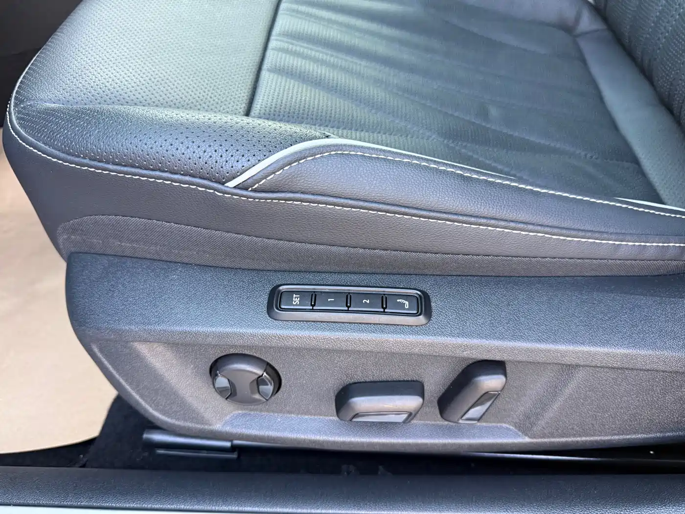 Volkswagen Passat 2022 380TSI Flagship Edition фото 14