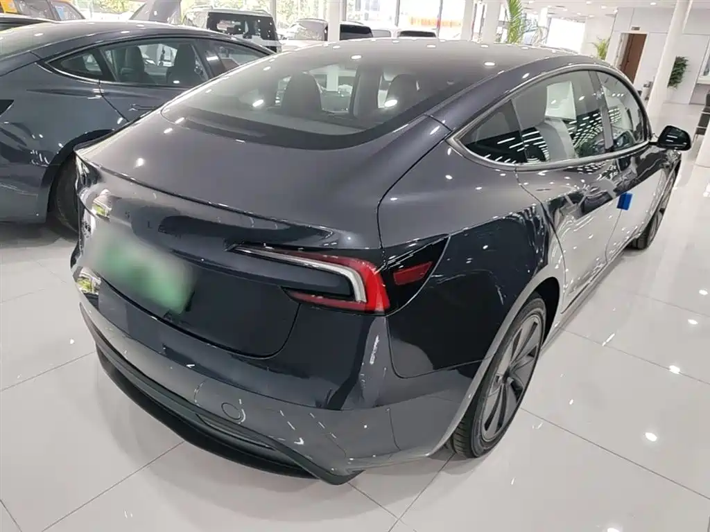 Tesla Model 3 2026 2025 Model Year Facelift Rear-Wheel Drive