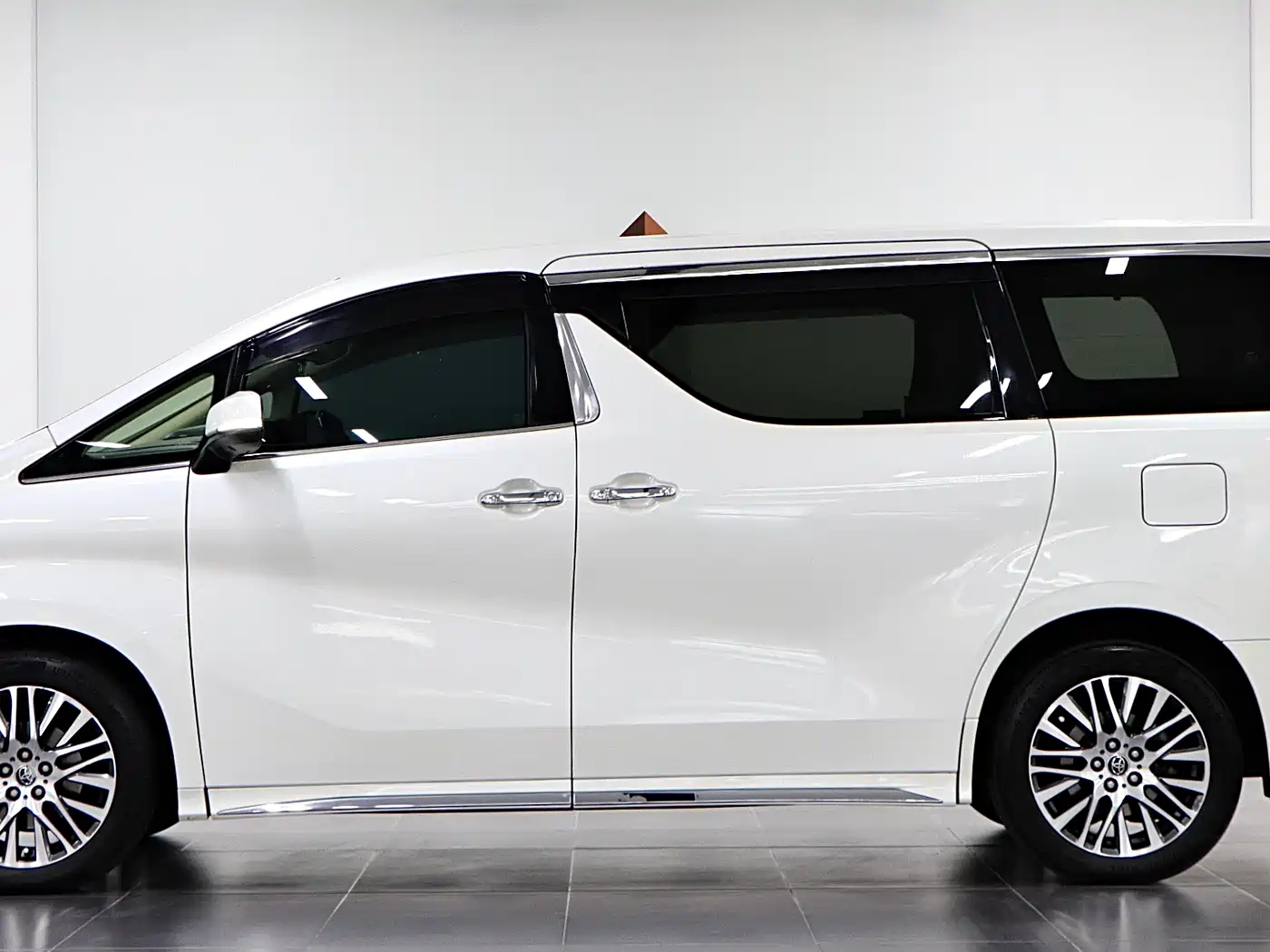 Toyota Alphard 2015 3.5L Premium Edition фото 7