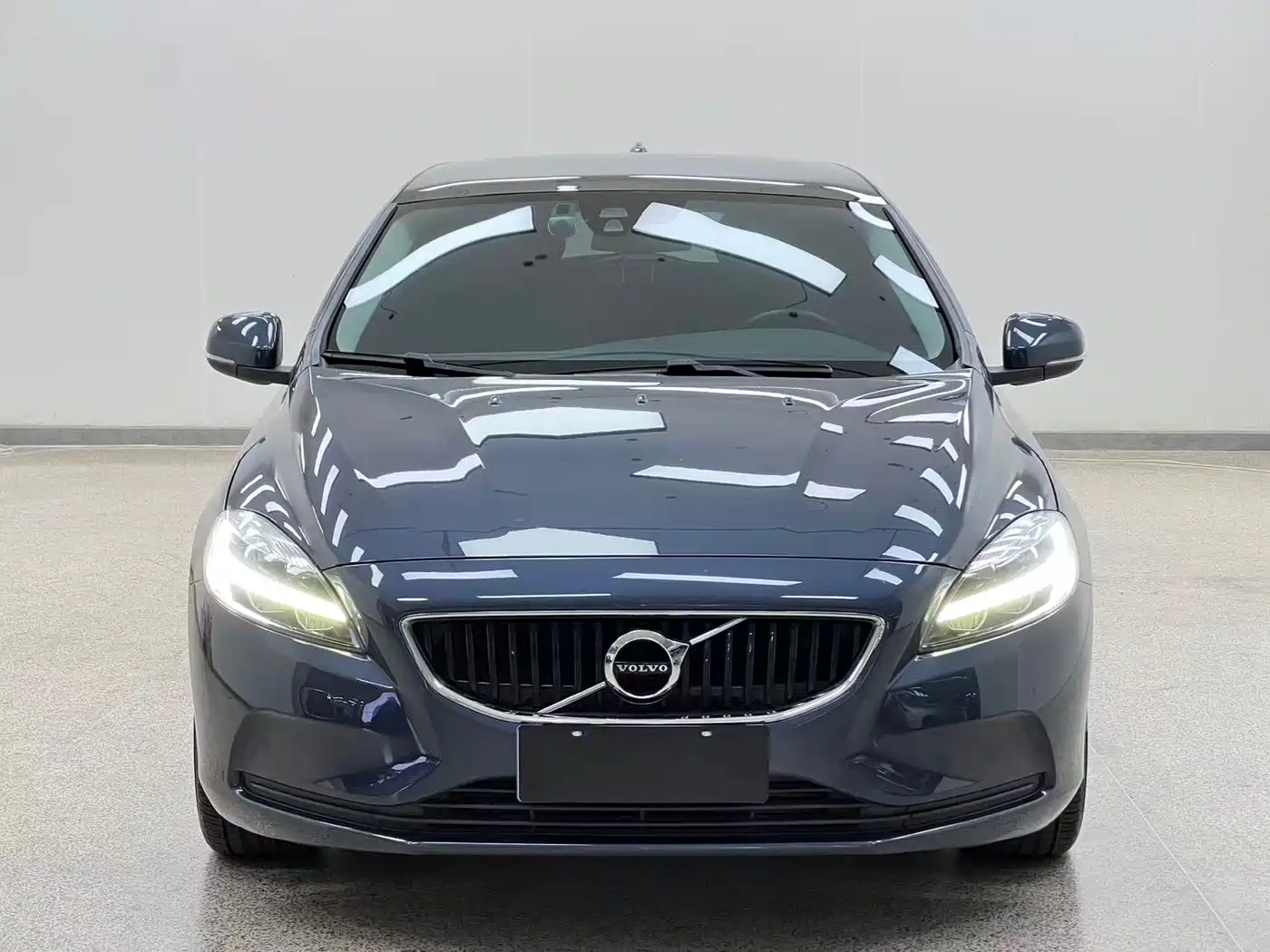 2018 Volvo V40