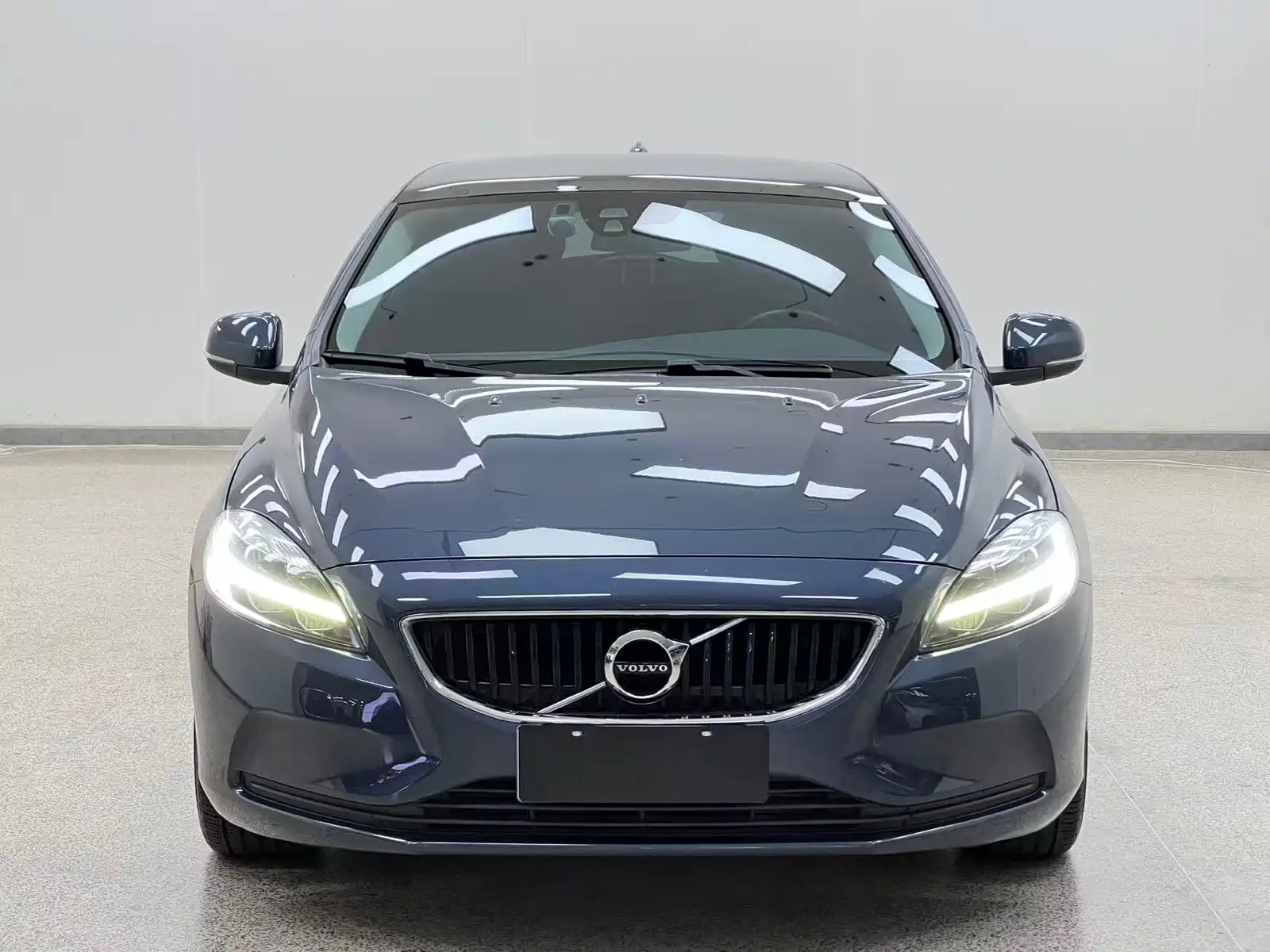 Photo 2 - Volvo V40
