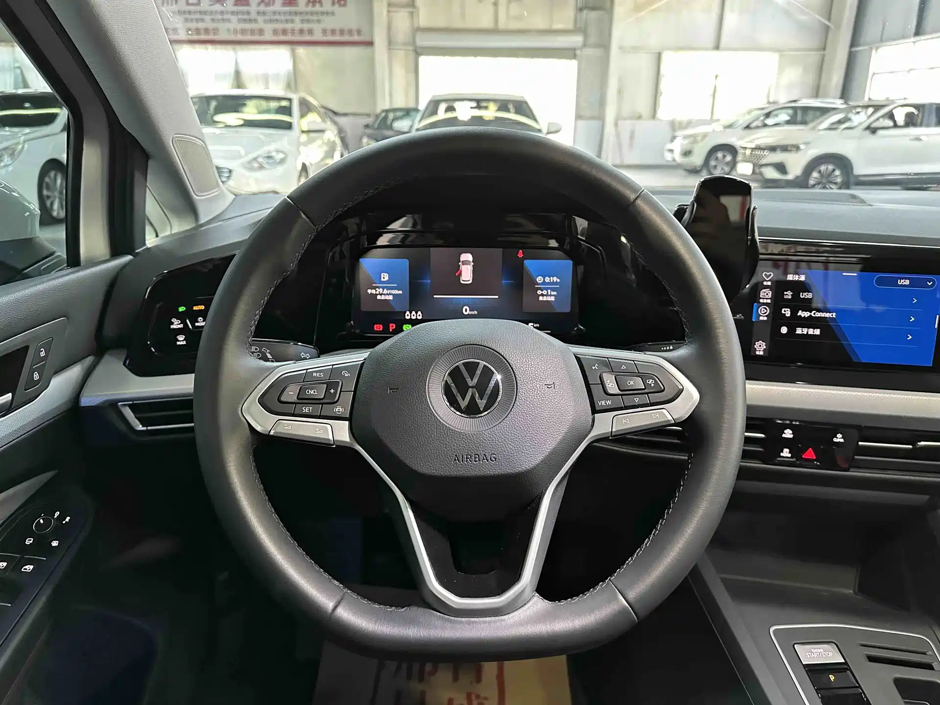 Фото 10 - Volkswagen Golf