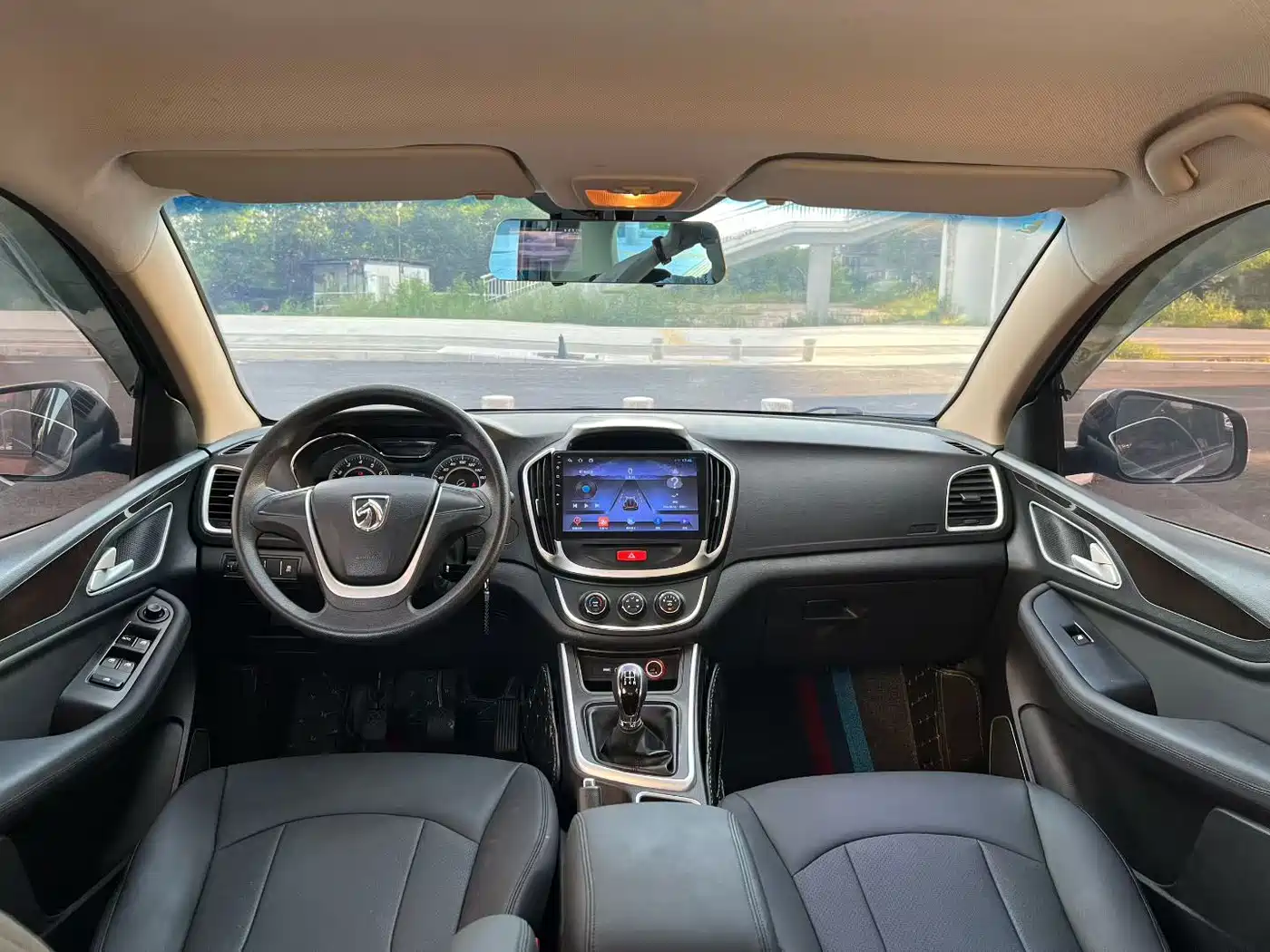 Baojun 560 2017 2016 1.8L Manual Luxury