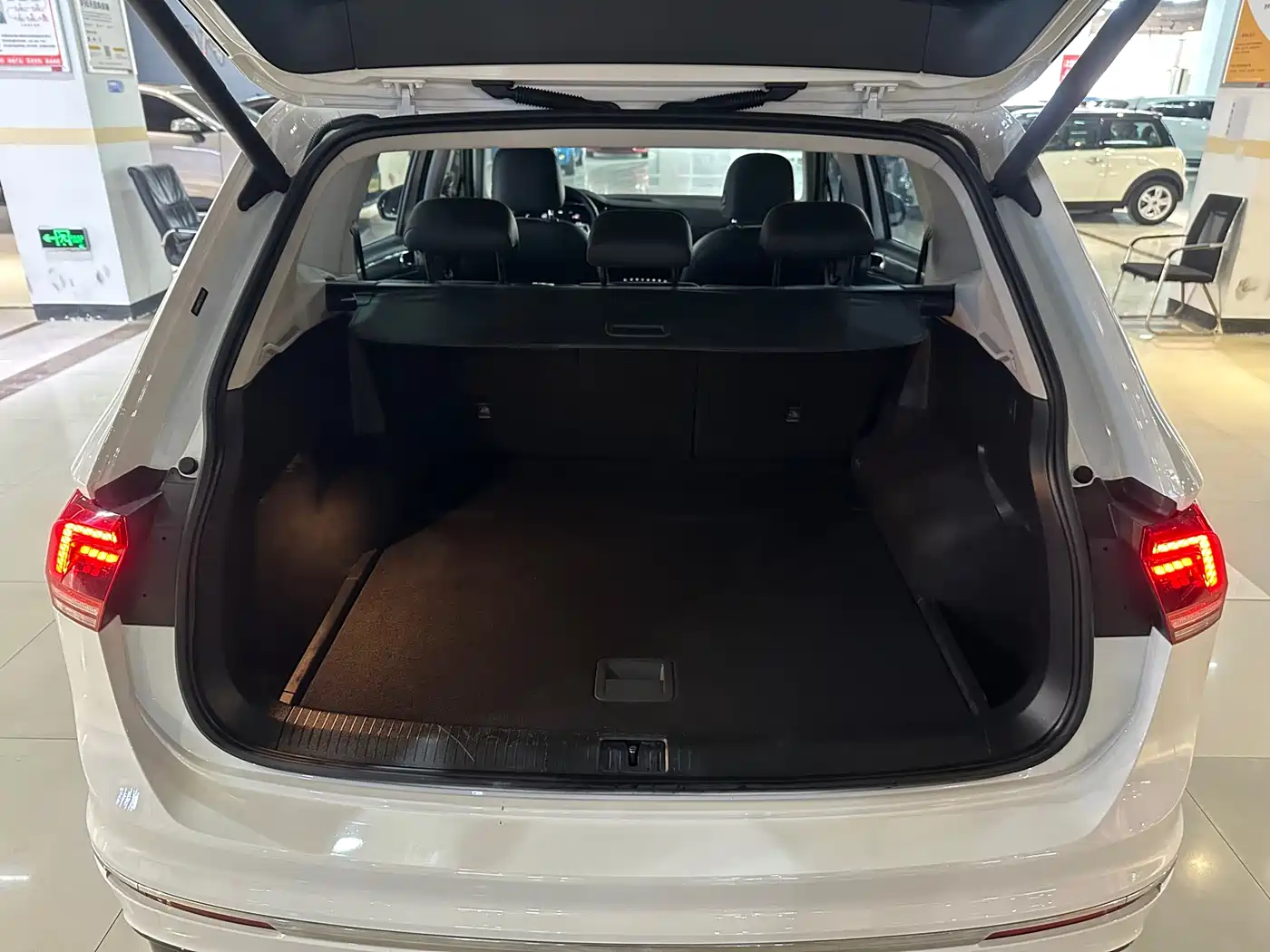 Volkswagen Tiguan L 2021 330TSI Automatic 2WD R-Line Flagship фото 17