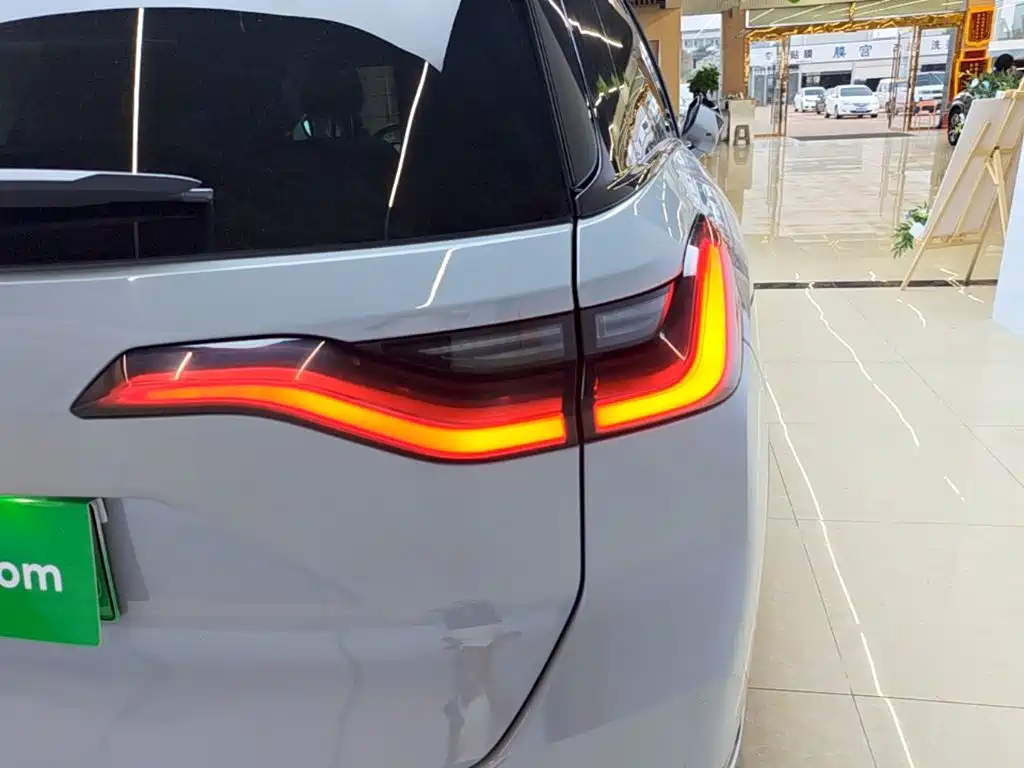 NIO ES8 2021 2020 415KM 6-Seater