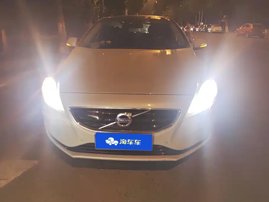 Фото 2 - Volvo V40