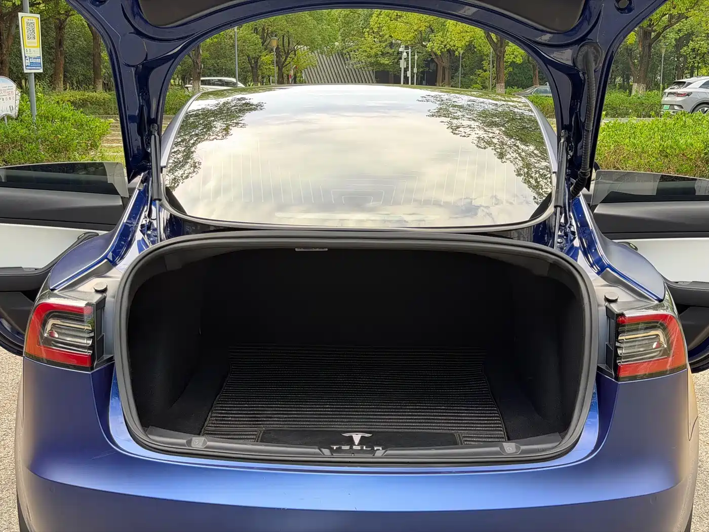 Tesla Model 3 (Import) 2019 2019 Long Range RWD Version