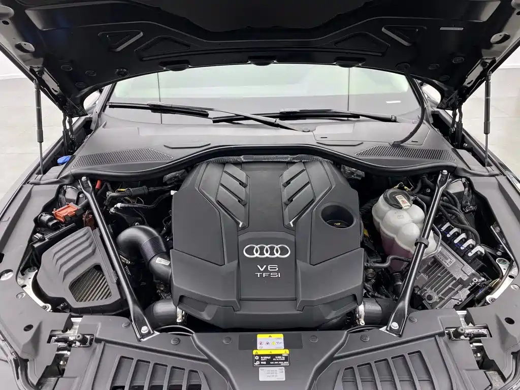 Photo 3 - Audi A8