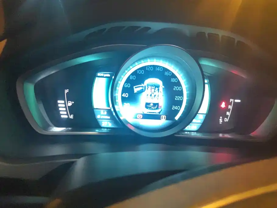 Фото 14 - Volvo V40