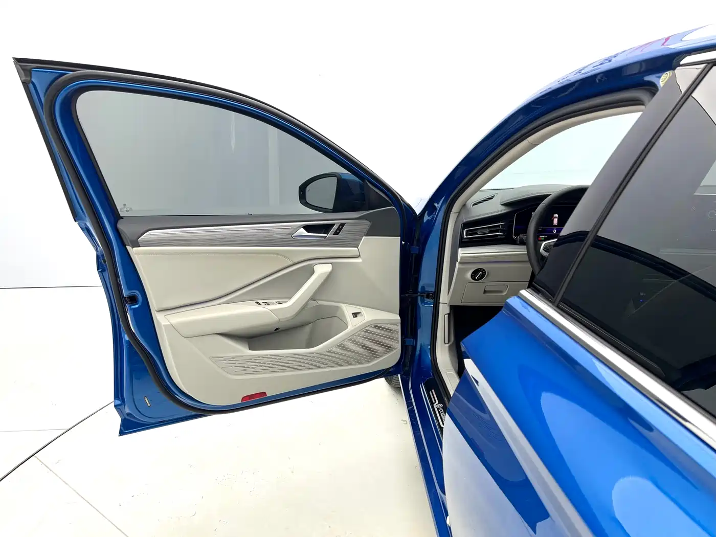 Volkswagen Sagitar 2023 Model Year 280TSI DSG Surpass Edition фото 20