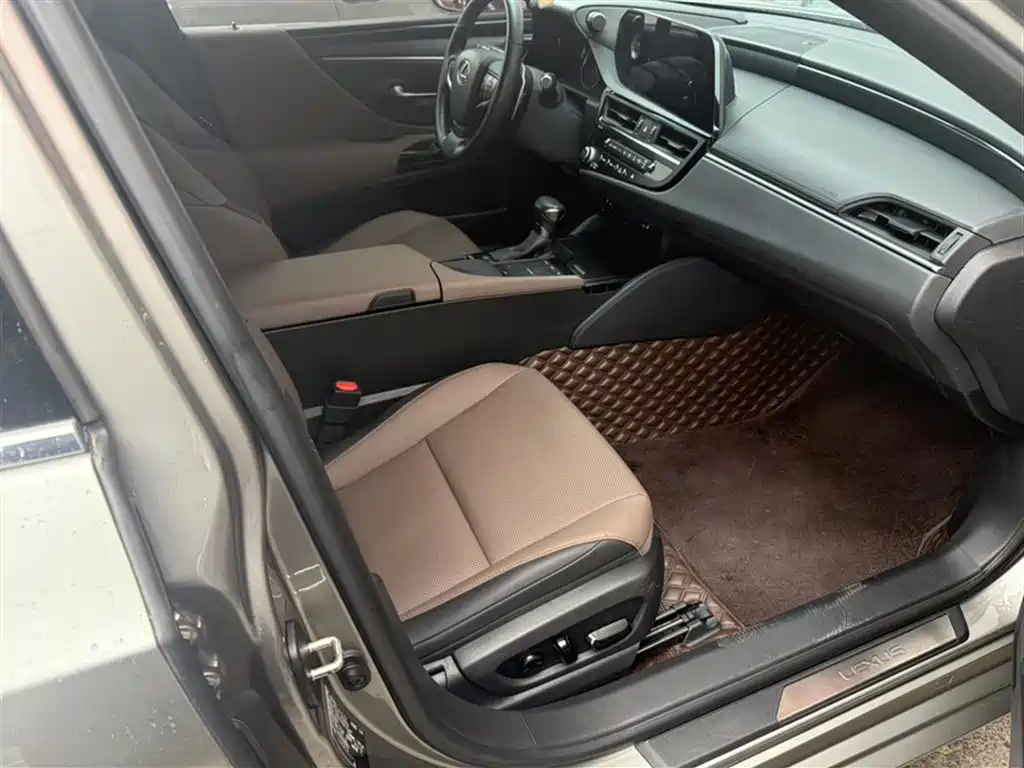 Lexus ES 2021 200 Excellence Edition фото 18