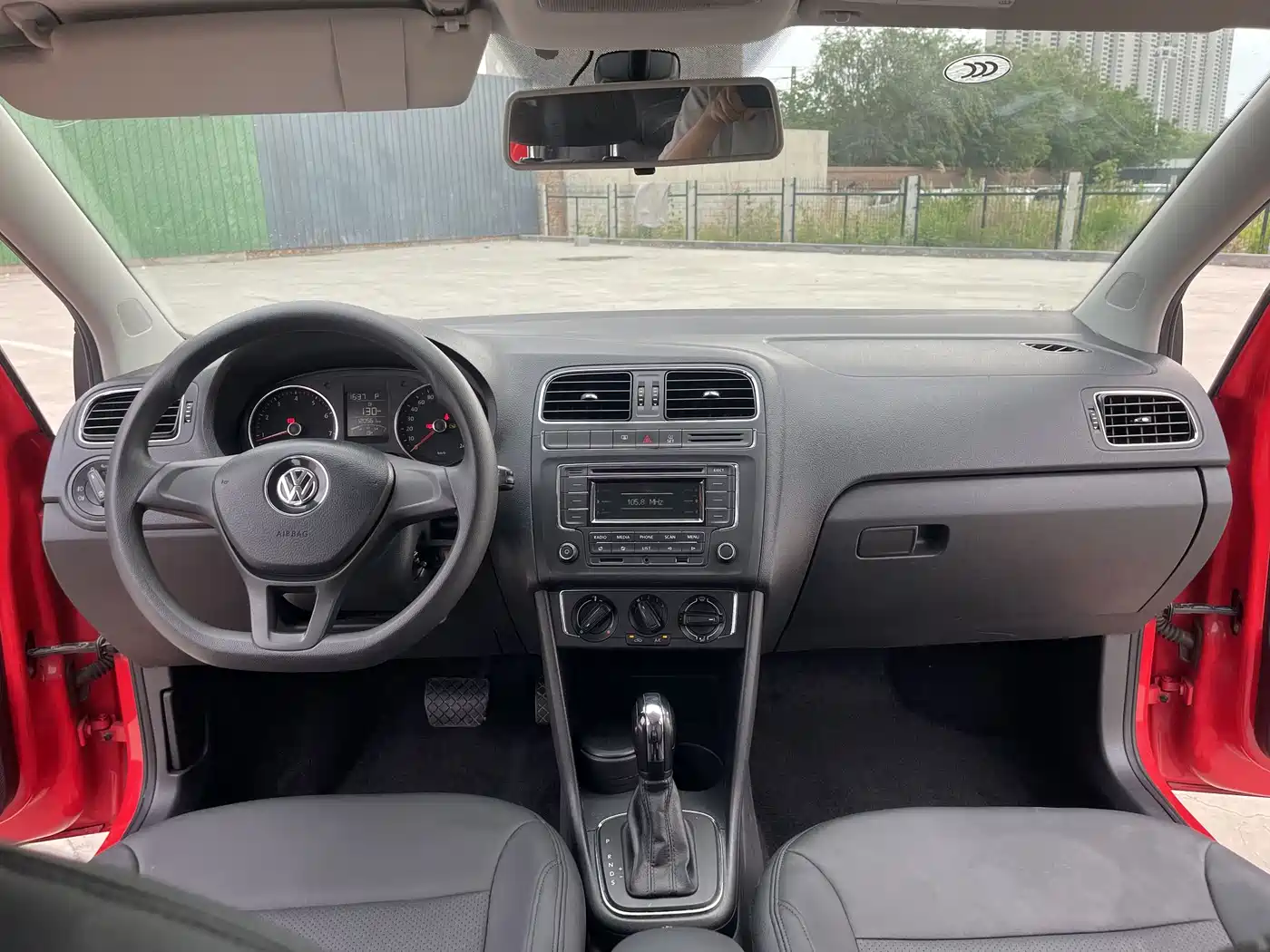 Volkswagen Polo 2014 1.6L Automatic Comfort Edition фото 11