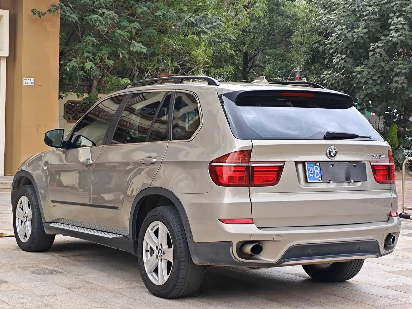 BMW X5 (Import) 2011 xDrive35i Leading Edition фото 6