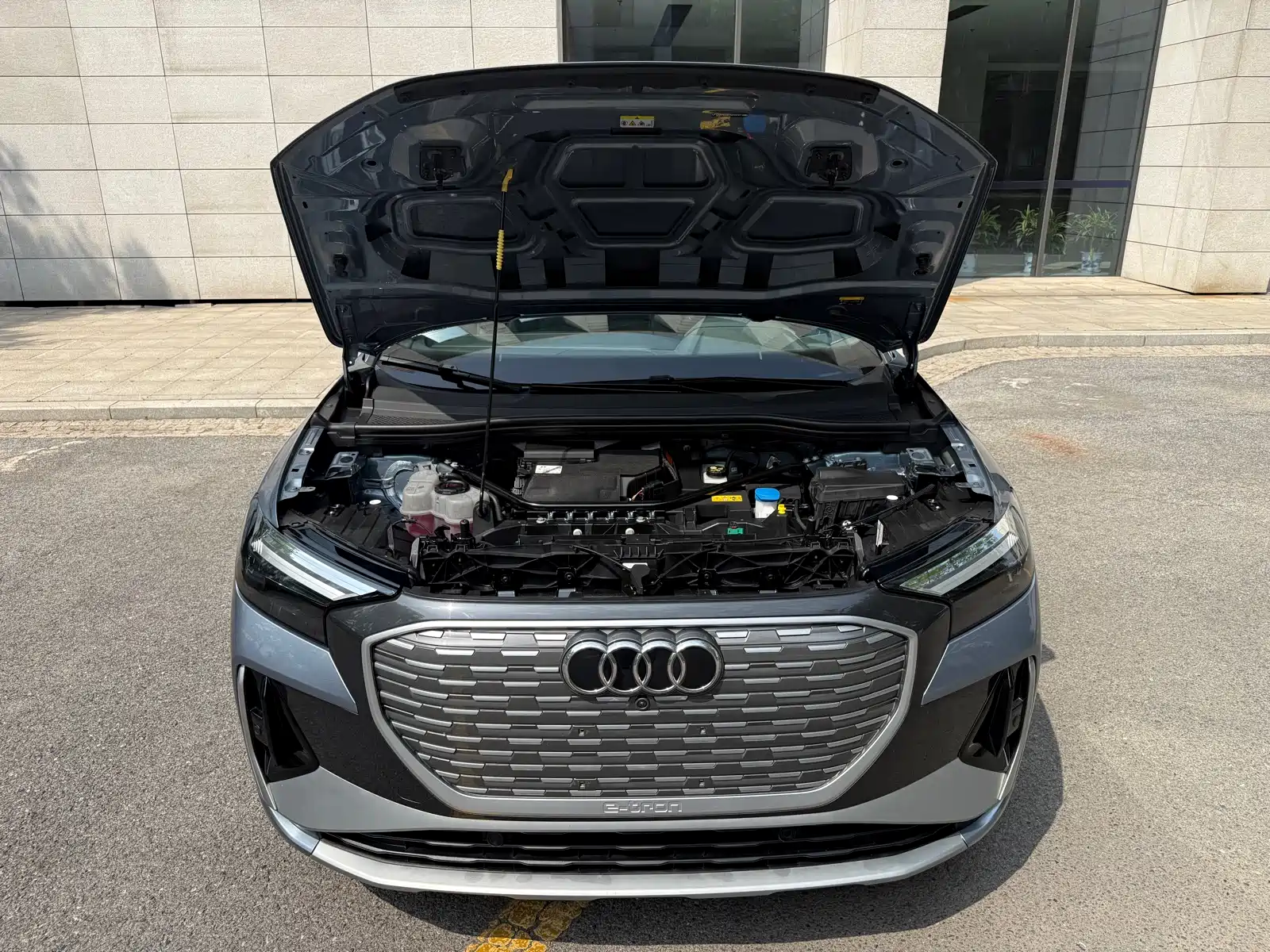 Photo 16 - Audi Q4 e-tron