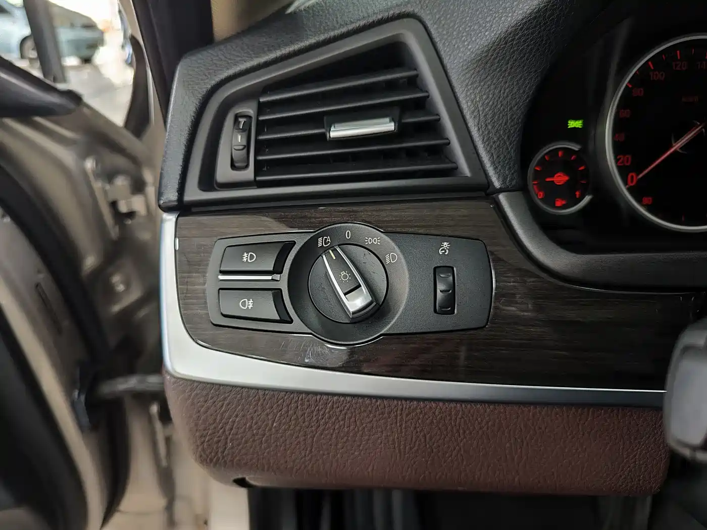 BMW 5 Series 2014 525Li Luxury Design Package фото 18
