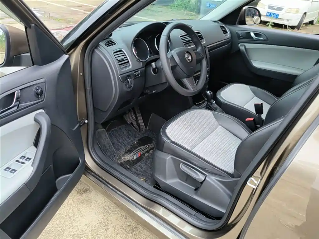 Škoda Yeti 2017 TSI280 DSG Advance фото 16