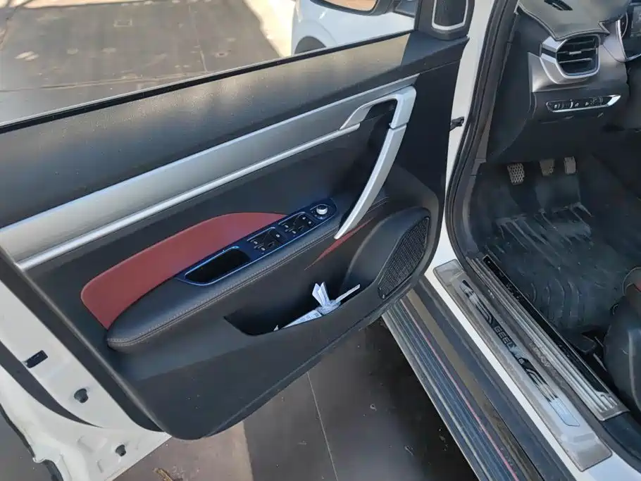 Фото 7 - Geely Coolray