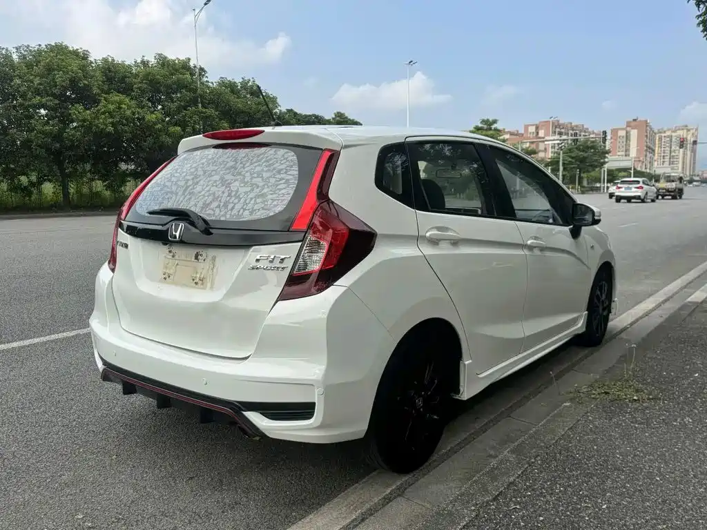 Фото 8 - Honda Fit