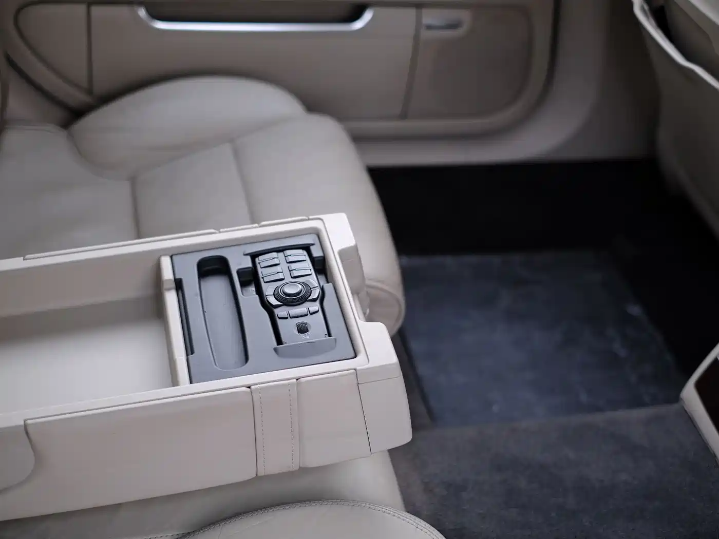 Audi A8 2008 A8L 3.2 FSI Luxury фото 31