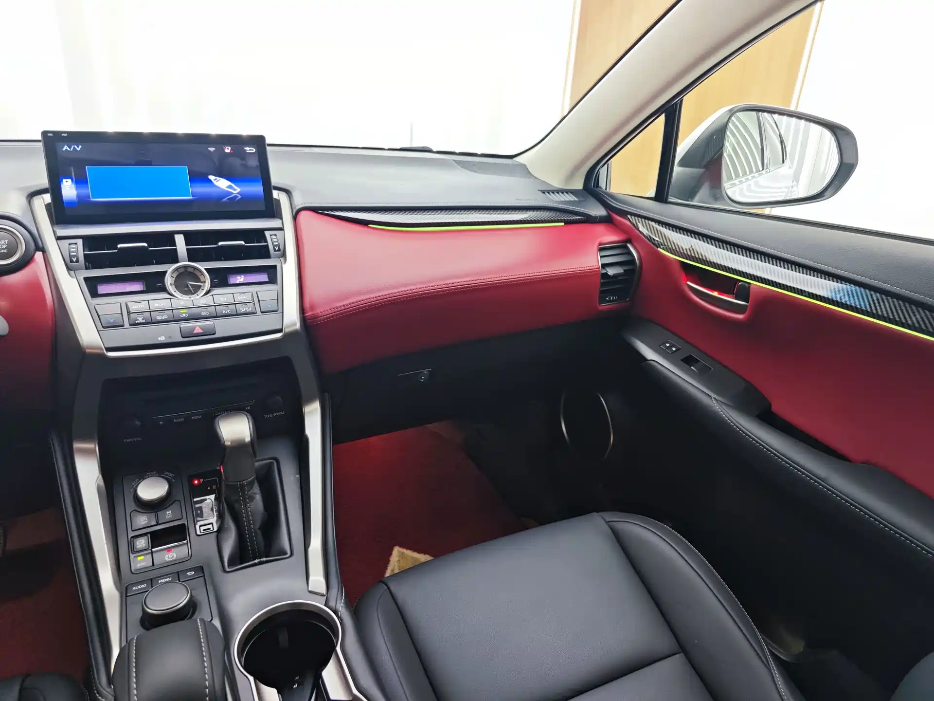 Фото 12 - Lexus NX