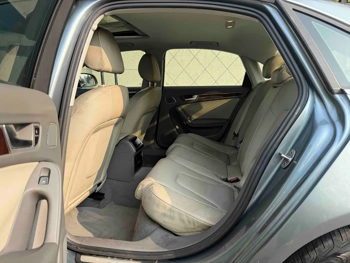 Audi A4L 2010 2010 2.0 TFSI Technology