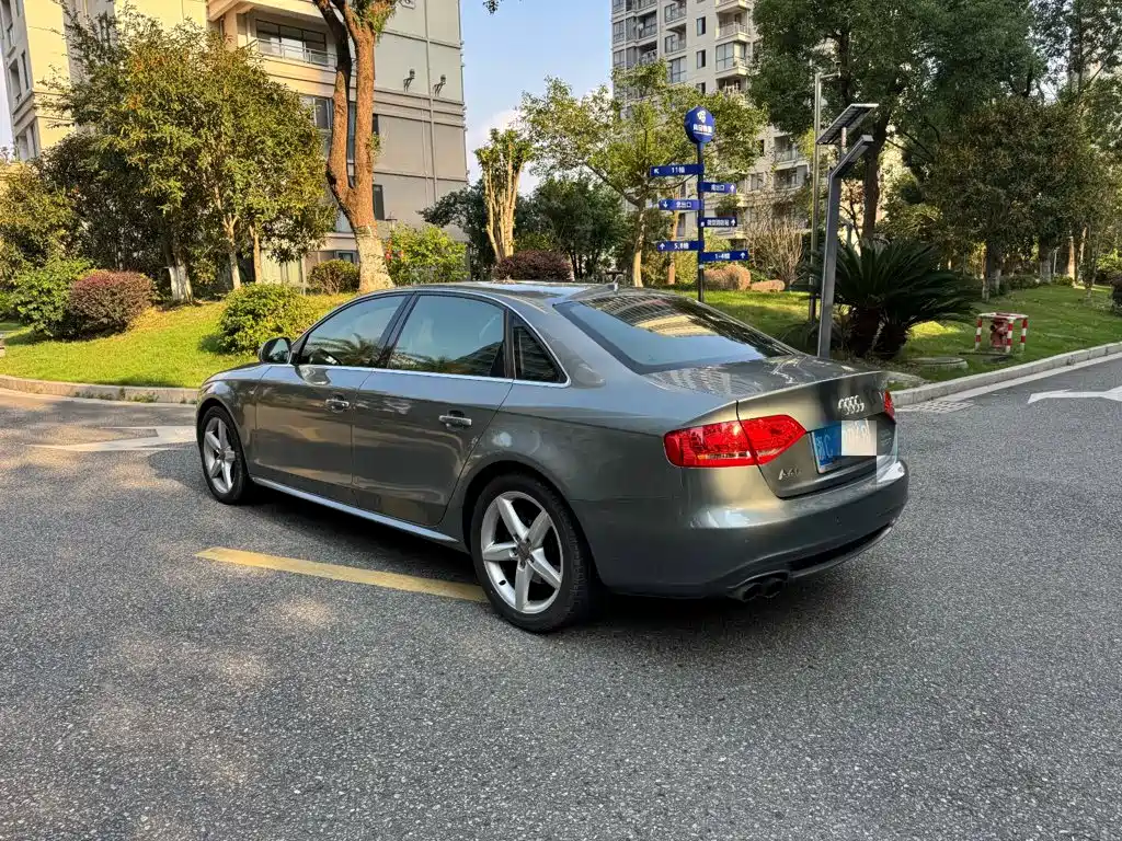 Фото 4 - Audi A4L