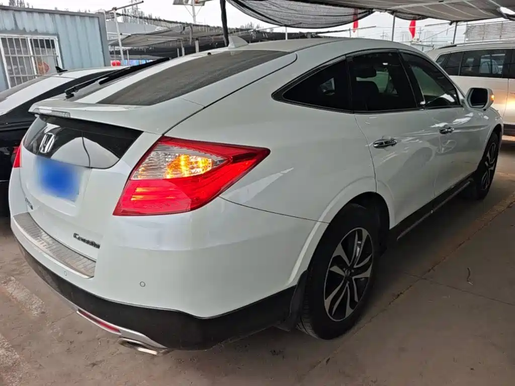 Photo 7 - Honda Crosstour