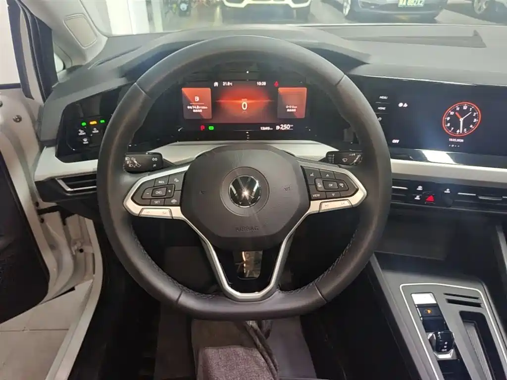 Volkswagen Golf 2023 Facelift 280TSI DSG Pro фото 11