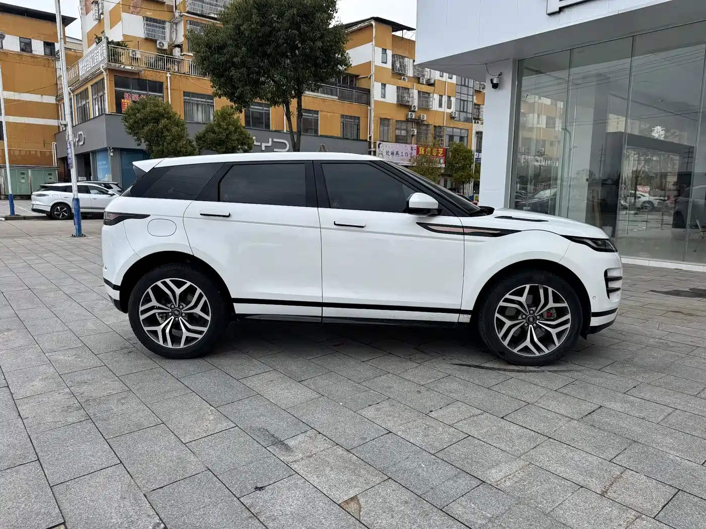 Land Rover Range Rover Evoque 2020 249PS R-DYNAMIC S Sport Edition фото 4