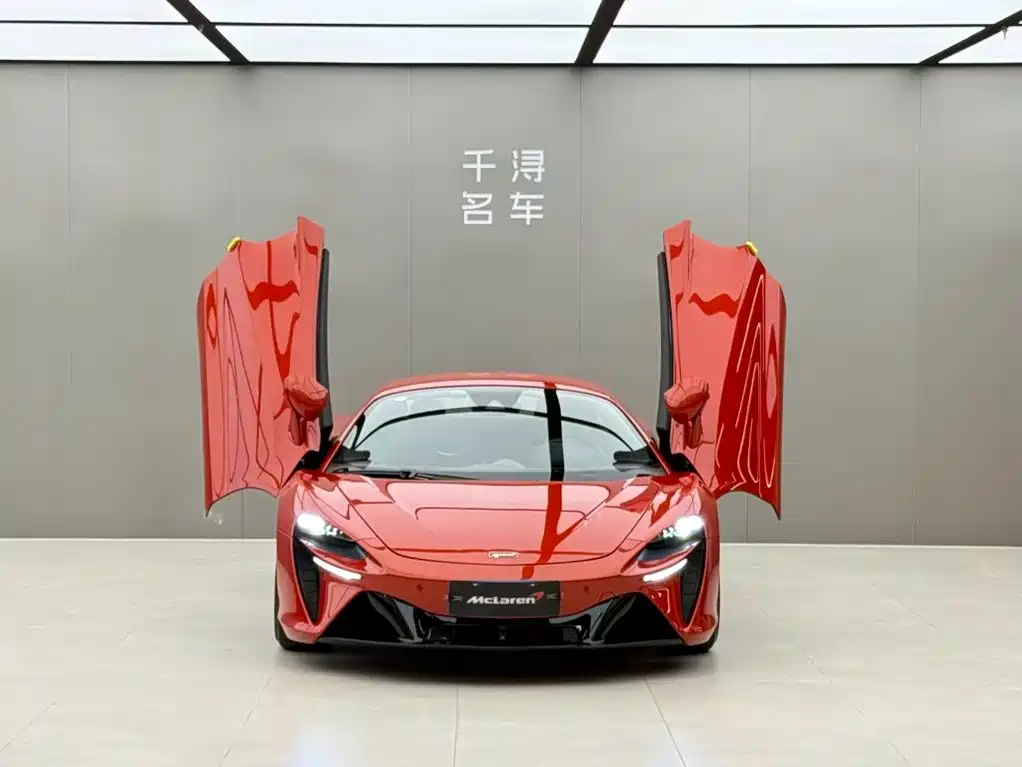 2023 McLaren Artura