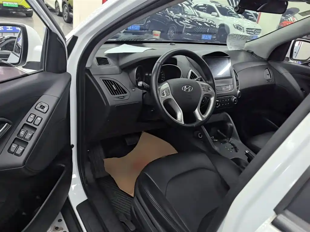 Hyundai Beijing Hyundai ix35 2015 2.0L Automatic 2WD Comfort China V фото 16