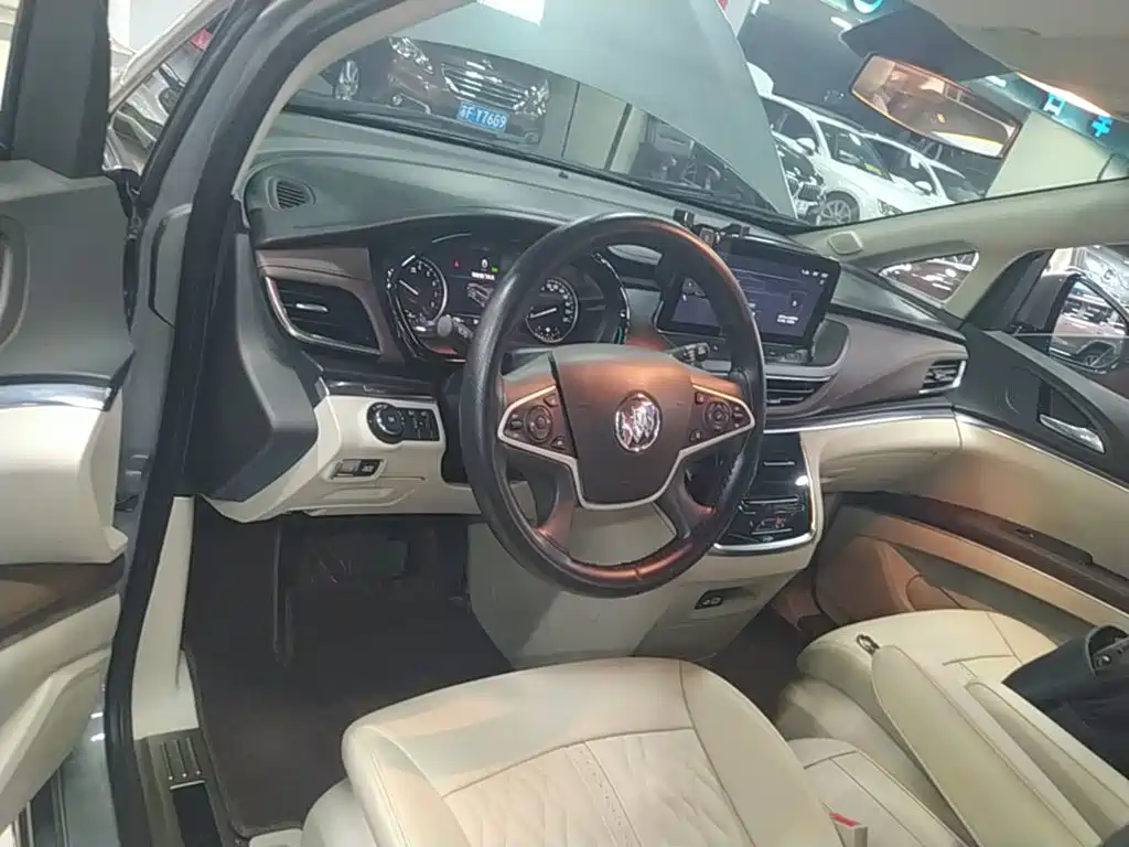 Фото 10 - Buick GL8