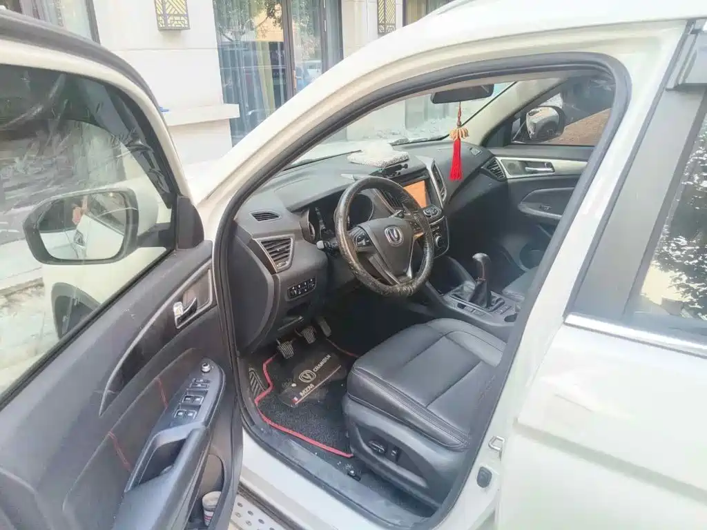 Фото 8 - Changan CS75